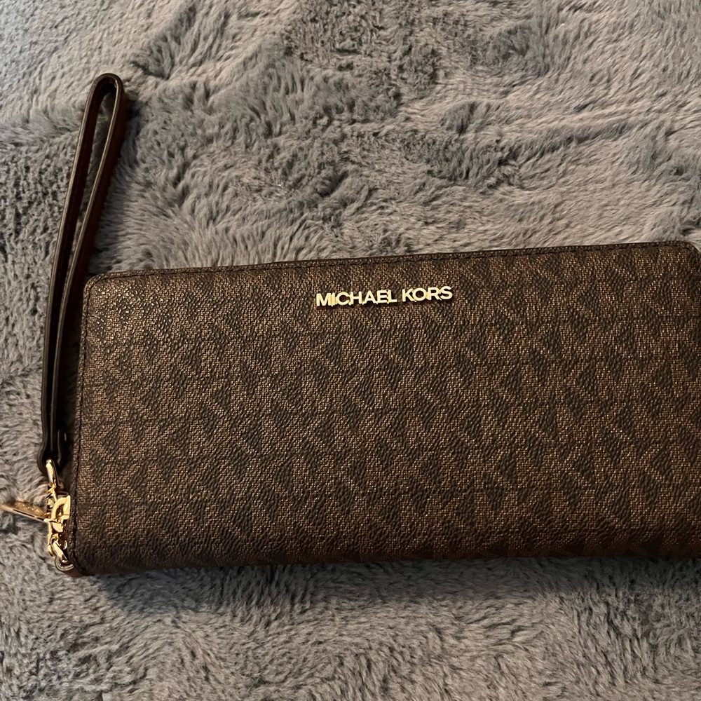 Michael Kors Signature Brown Key Holder - Picture 4 of 7